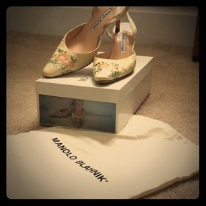 37.5 Manolo Blahnik floral silk slingback pumps